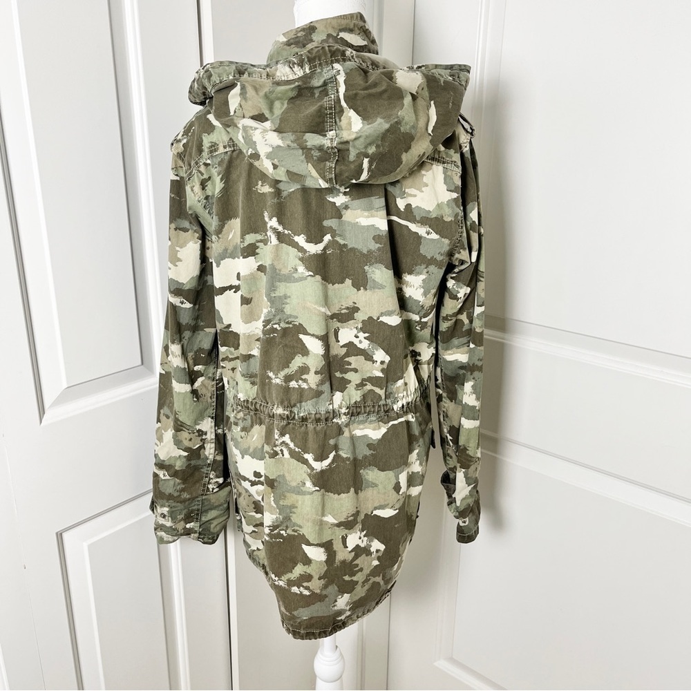 Aritzia Talula Hooded Camouflage Print Utilitarian Cargo Jacket - Size Medium - Picture 9 of 16